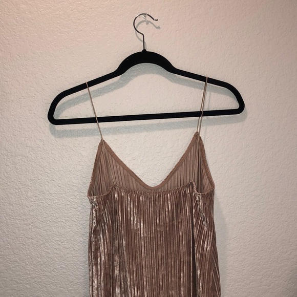 Blush colored v-neck dress! - Picture 4 of 4